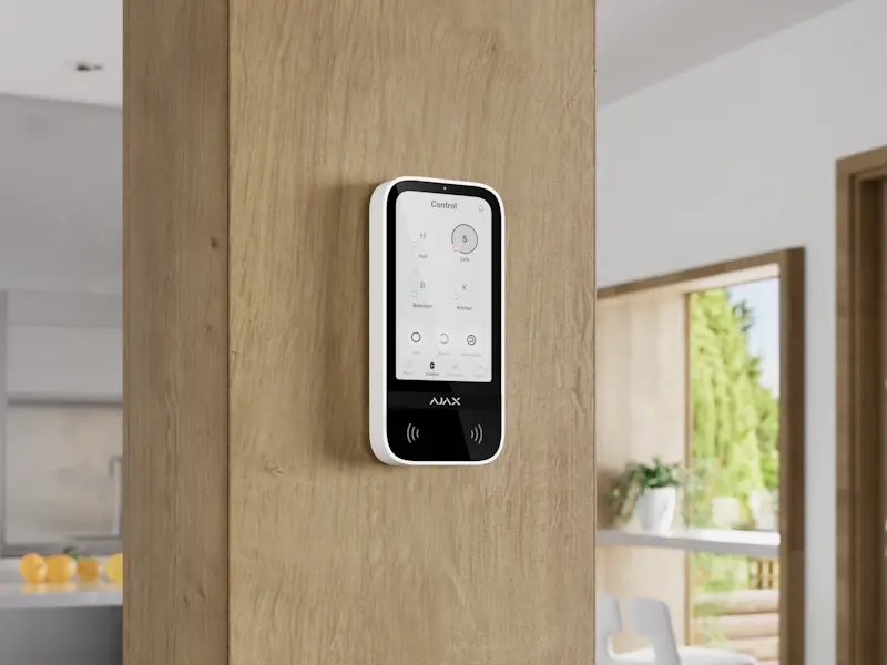 Clavier Touchscreen sur un mur de maison intérieur